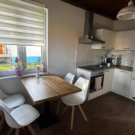 Appartement Einfamilienhaus In Ruhiger Lage *